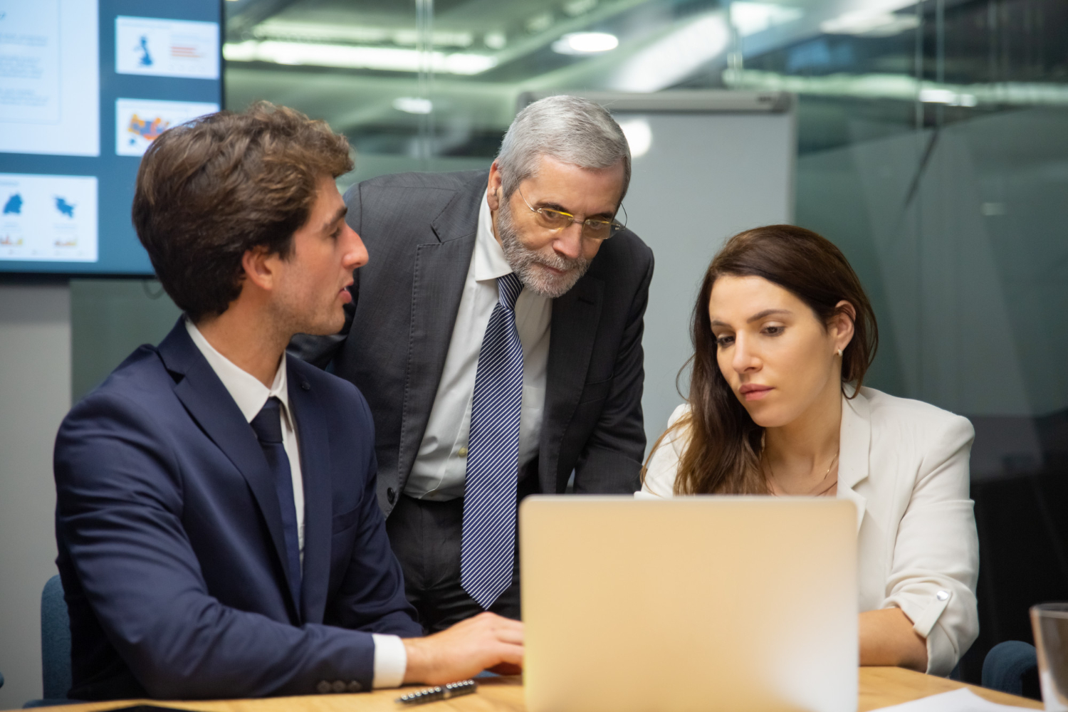How Technology Is Helping the Best Consultant in Dubai Serve Clients Faster